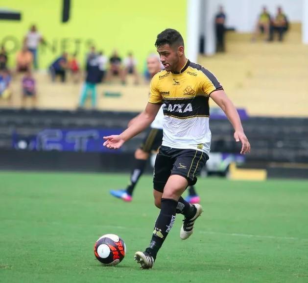 Após cinco anos, Criciúma anuncia retorno do volante Barreto