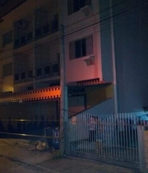 Prédio é evacuado após moradores ouvirem abalos na estrutura