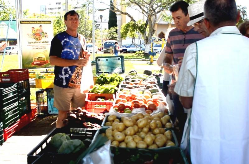 Feira da Agricultura Familiar irá sortear cesta de Natal neste sábado