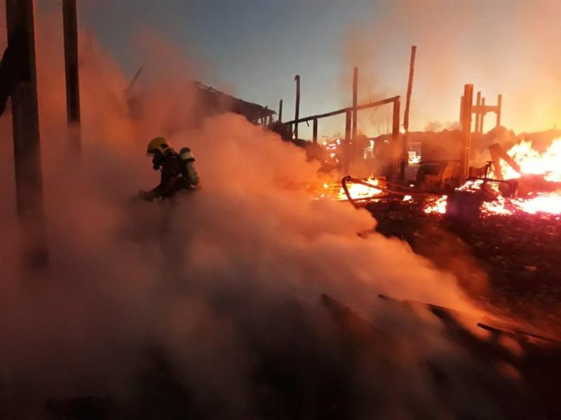 Bombeiros utilizam 260 mil litros de água para combater novo incêndio em Criciúma 