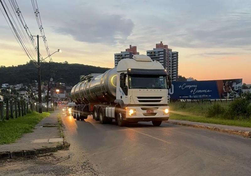 Casan envia mais 80 mil litros de água e uma equipe técnica para o Rio Grande do Sul