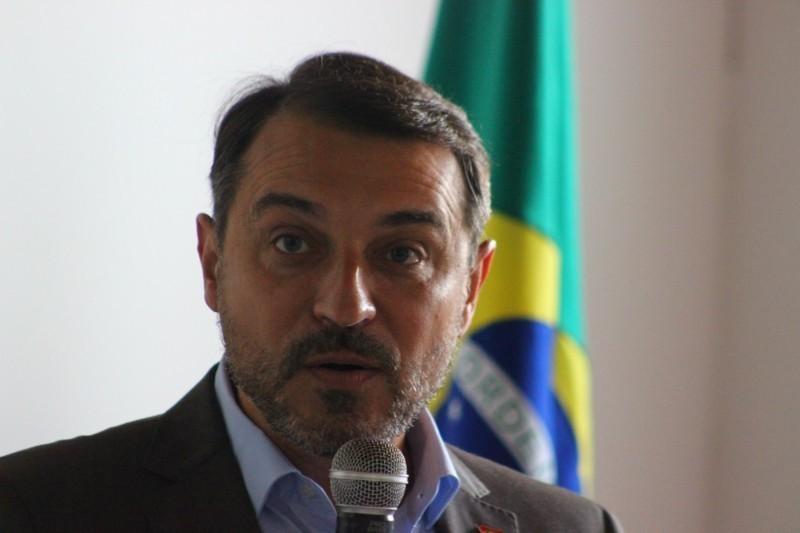 Governador anuncia vacinação de adolescentes para setembro