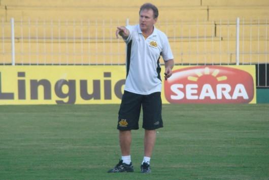 Mudado e escalado para estreia