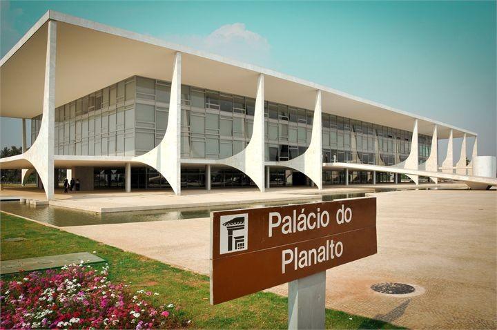Governo publica lei que anistia multas de partidos políticos