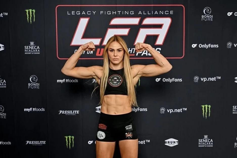 Lutadora criciumense busca vaga no UFC após sequência de premiações nos Estados Unidos