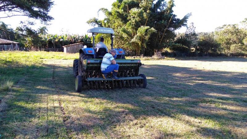 Agricultores são capacitados em sobressemeadura