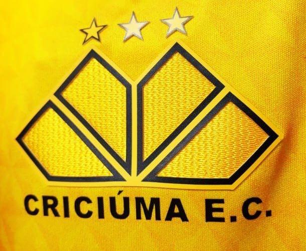 Criciúma libera votação para escolha dos finalistas do concurso do novo uniforme principal