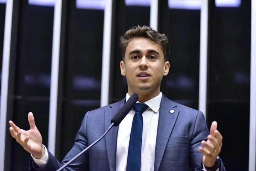 Nikolas Ferreira faz postagem com música de dupla criciumense