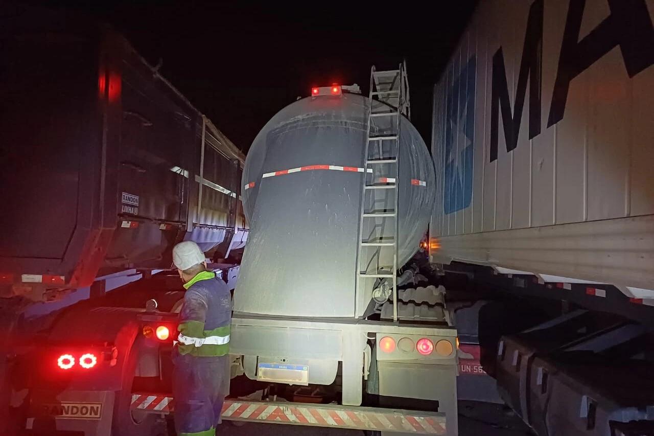 Caminhão com placas de Tubarão se envolve em acidente com morte na BR-101