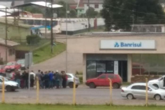 Quadrilha assalta banco no Rio Grande do Sul e estaria fugindo em direção a Santa Catarina