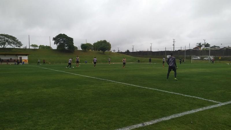 Roberto Cavalo utiliza reservas e movimenta equipe em jogo-treino 