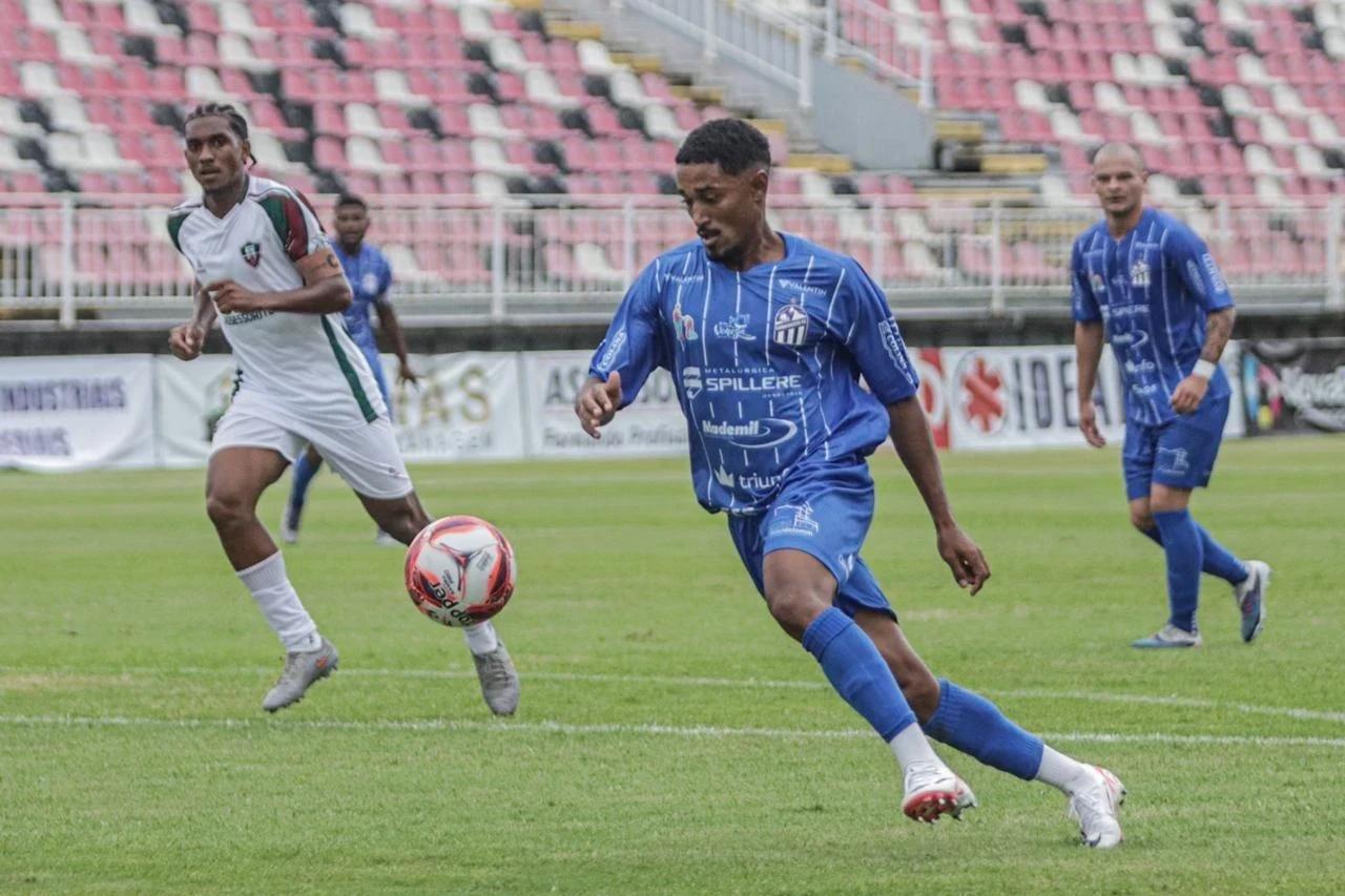 'Podem esperar muita raça', garante Eliel sobre jogo no Estádio da Montanha