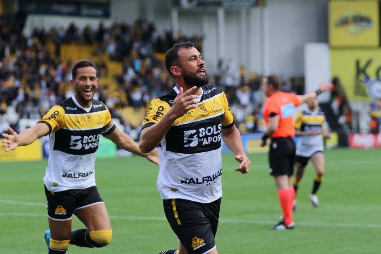 Rodrigo ou Castán? Árbitro muda autoria do gol da vitória do Criciúma sobre o Goiás