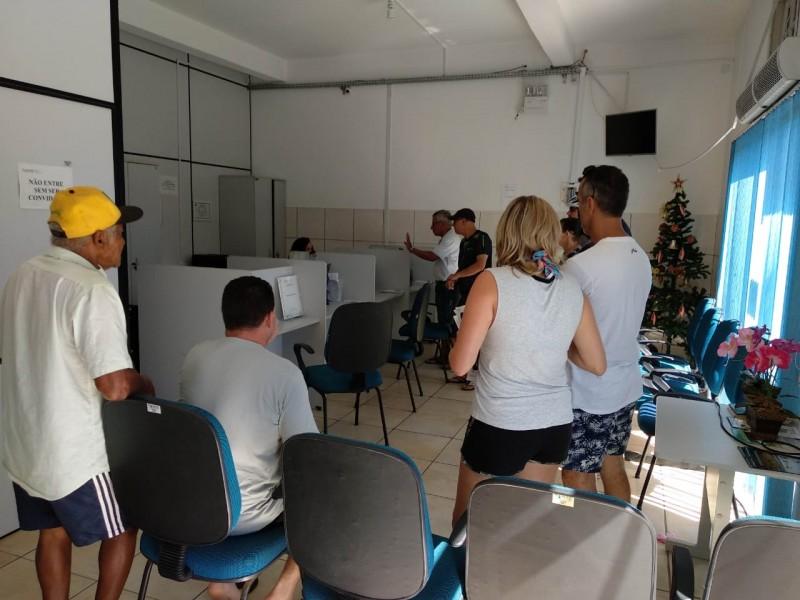 Veranistas e moradores protestam contra falta de água em Balneário Rincão