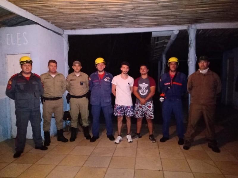 Bombeiros resgatam trilheiros perdidos em área de mata no município de Jacinto Machado