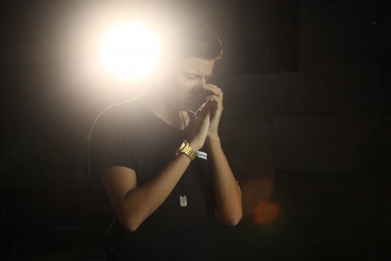 Cantor de Araranguá lança canal na Vevo
