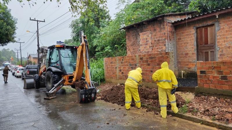 Mais de 60 ligações clandestinas de energia e água são desativadas no bairro Progresso