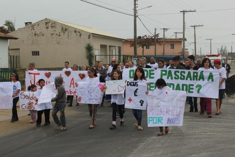 Marcha para Jesus reúne fiéis no Balneário Rincão