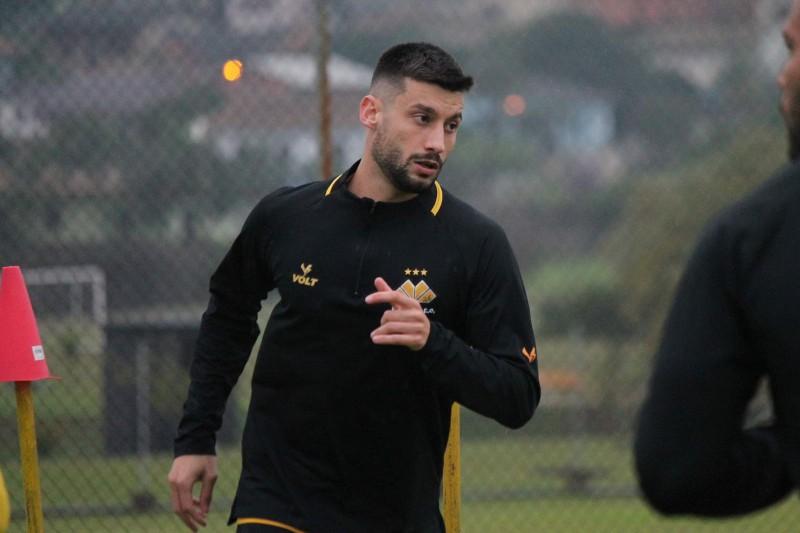 Lucas Poletto é confirmado como reforço do Criciúma