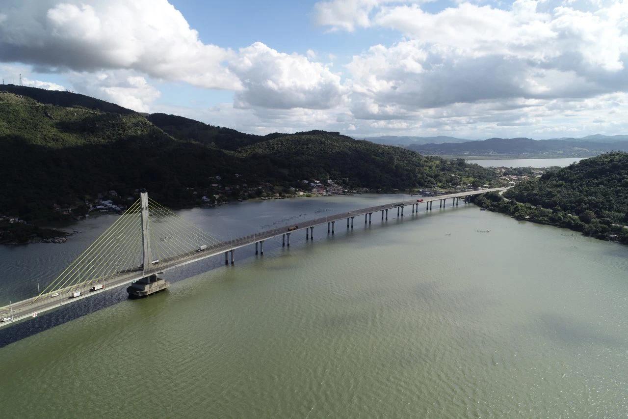 Ponte Anita Garibaldi: transporte rodoviário de carga teve prejuízo de R$ 33 milhões com bloqueio