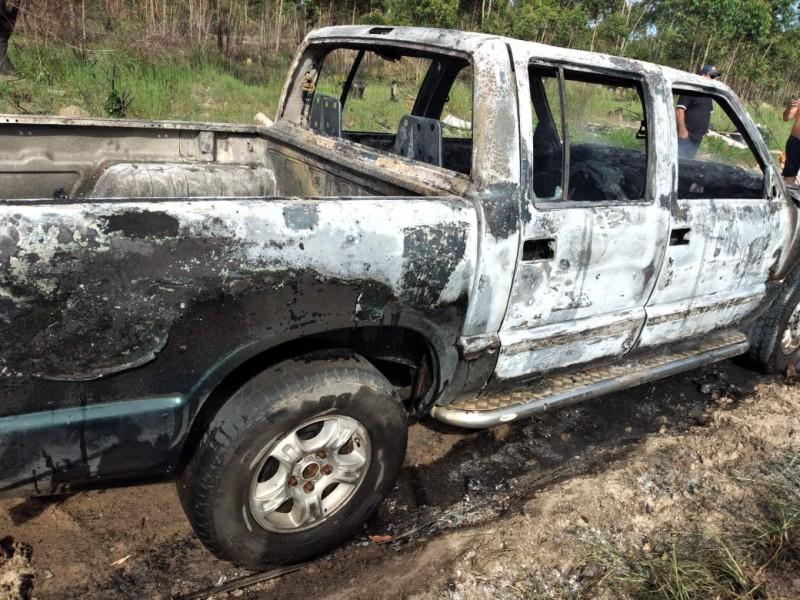 Veículo é consumido por incêndio em Balneário Arroio do Silva