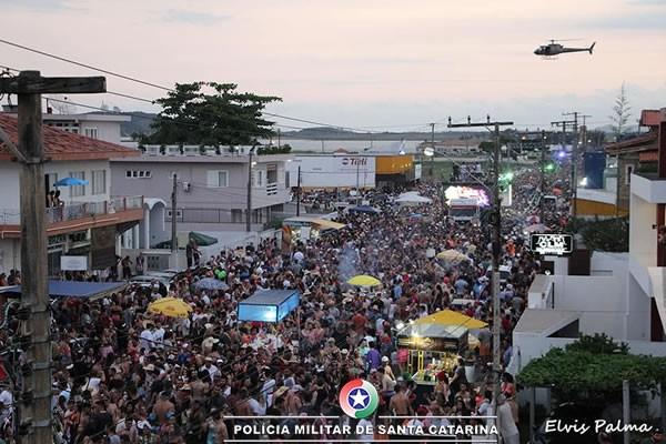 Polícia estima que mais de 400 mil pessoas passaram por Laguna no Carnaval 