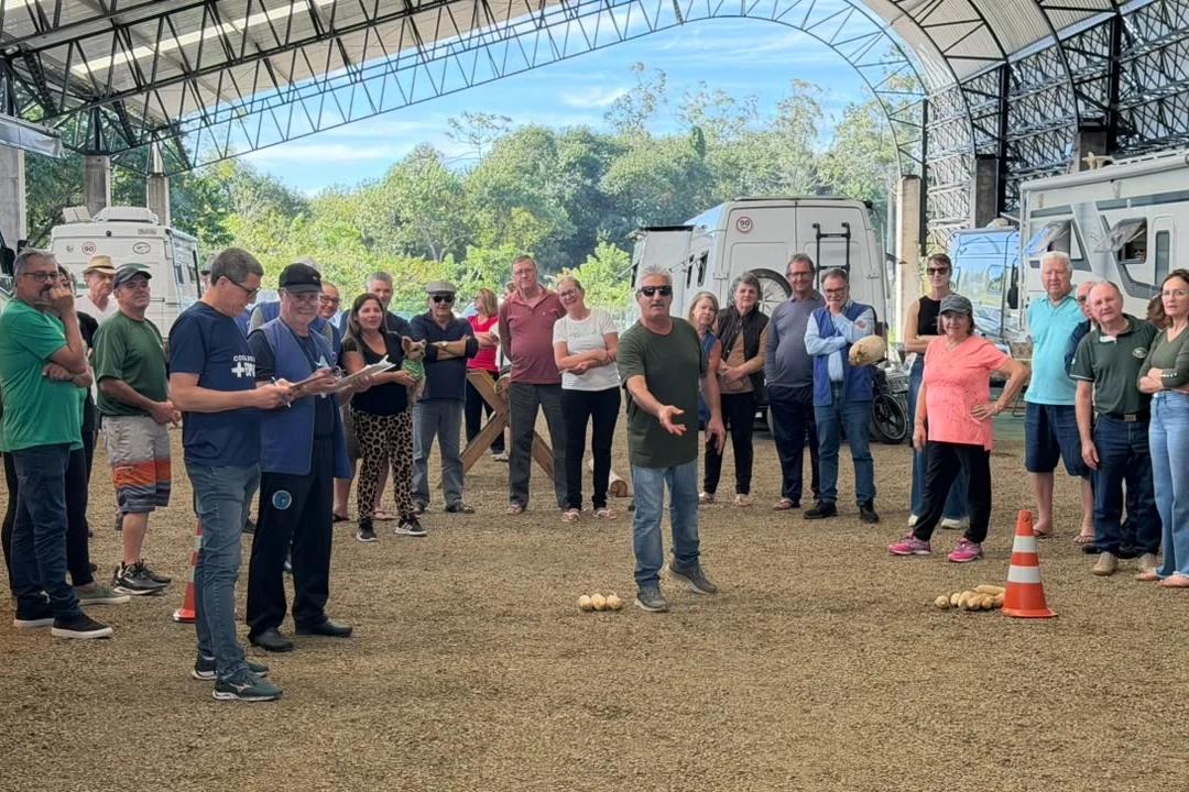 Olimpíadas Coloniais movimentam encontro de motorhomes em Cocal do Sul