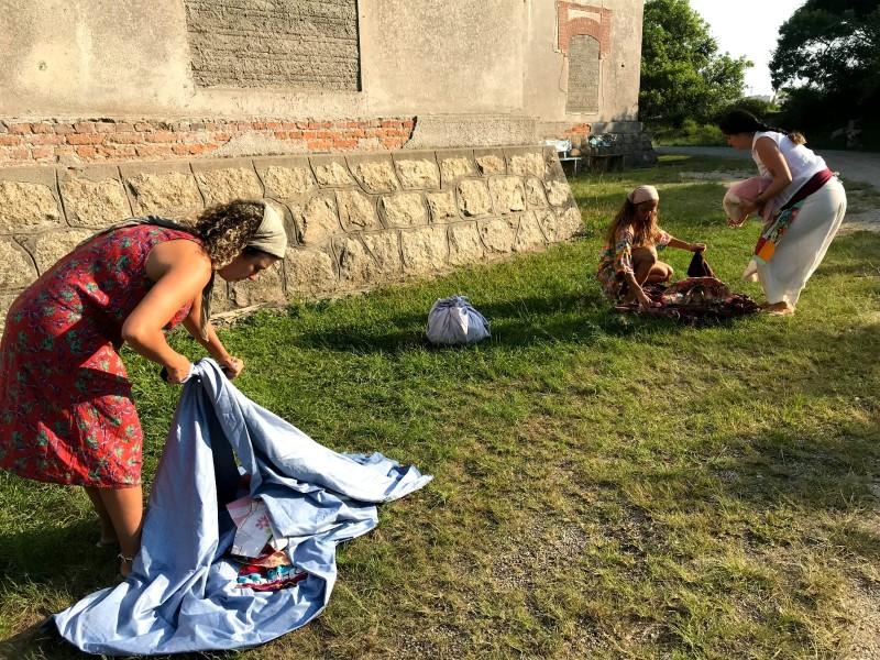 Filme resgata histórias de lavadeiras de Imbituba em obra que mistura ficção e documentário