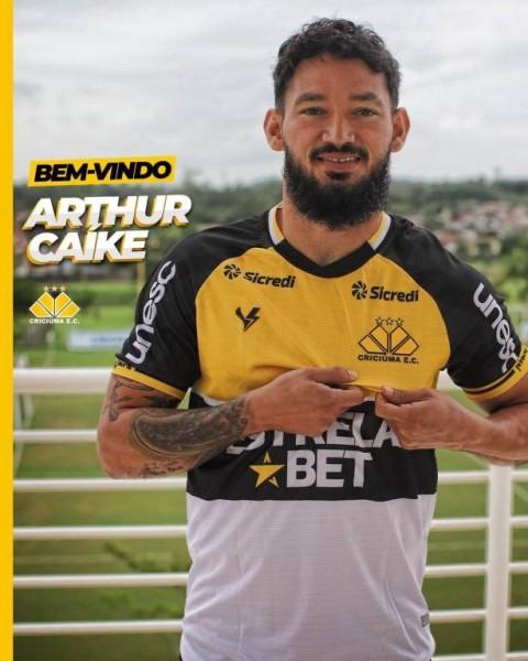 Criciúma confirma a contratação do atacante Arthur Caíke