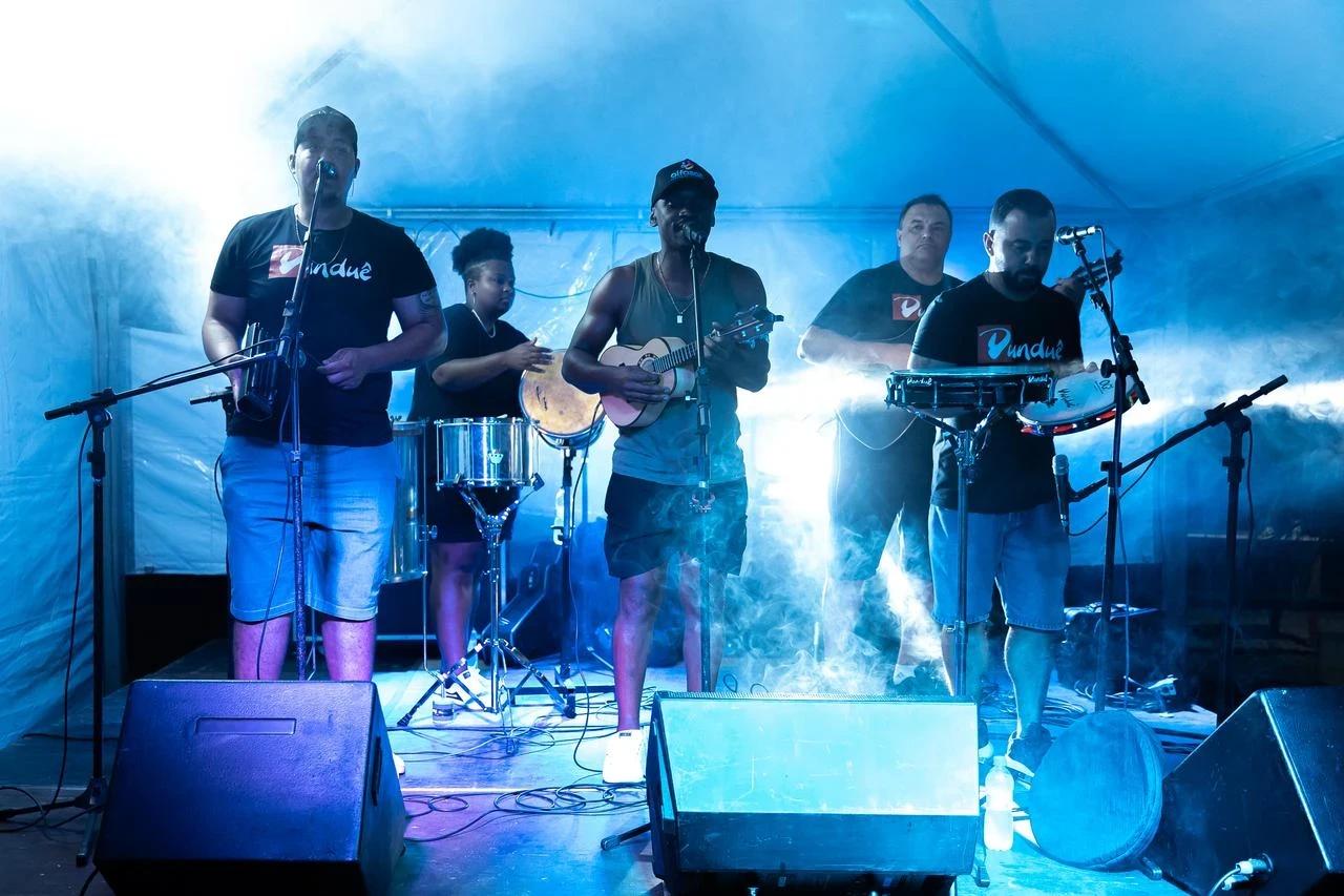 Grupo Dunduê: banda de pagode completa 18 anos de história em Criciúma