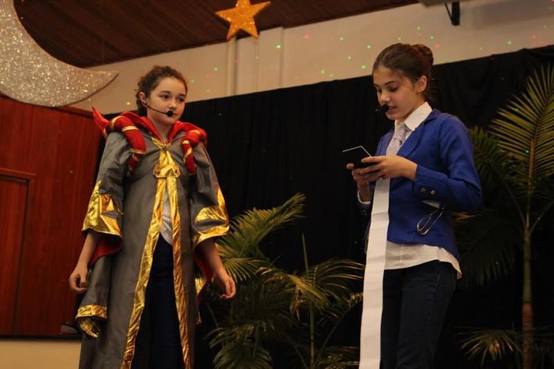 Alunos realizam apresentação inspirada em O pequeno príncipe