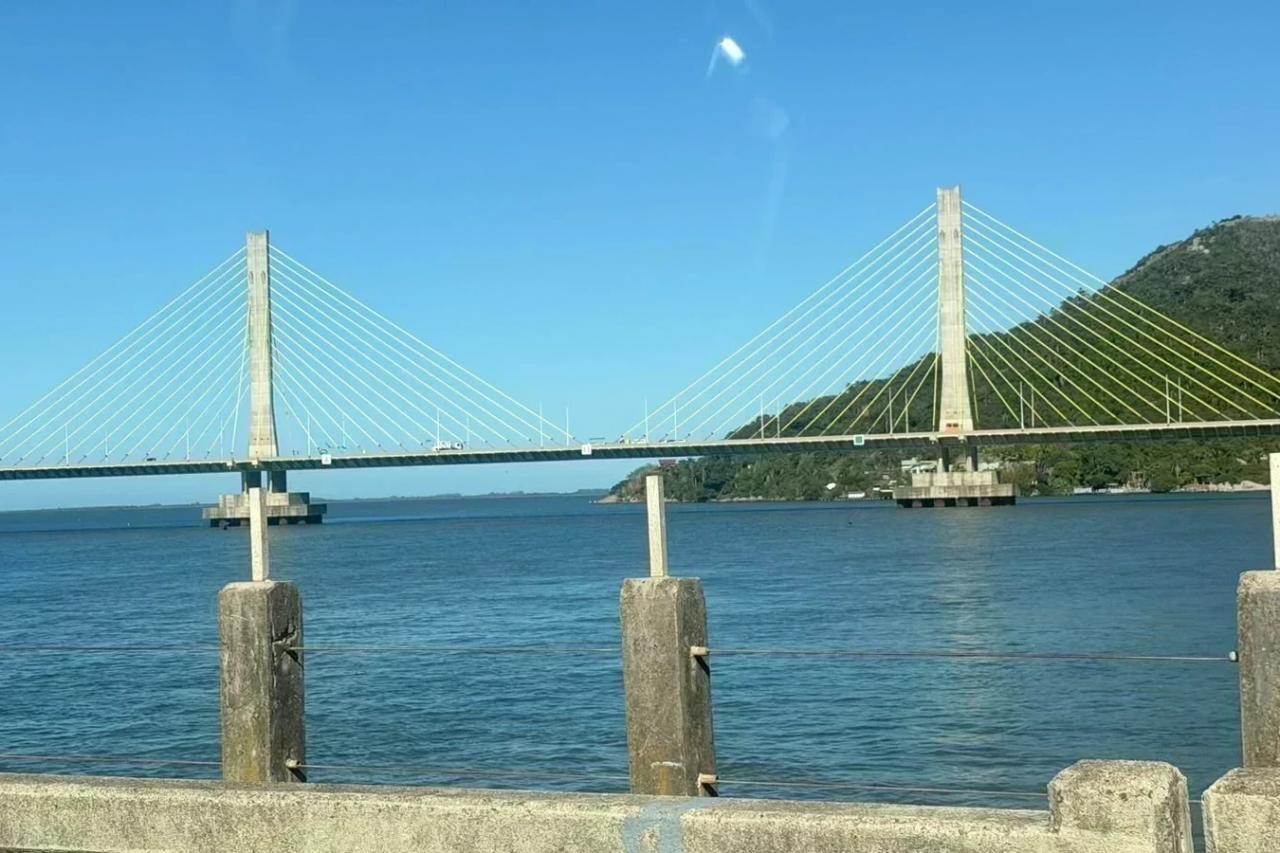 Ponte Anita Garibaldi é interditada após acidente envolvendo oito veículos