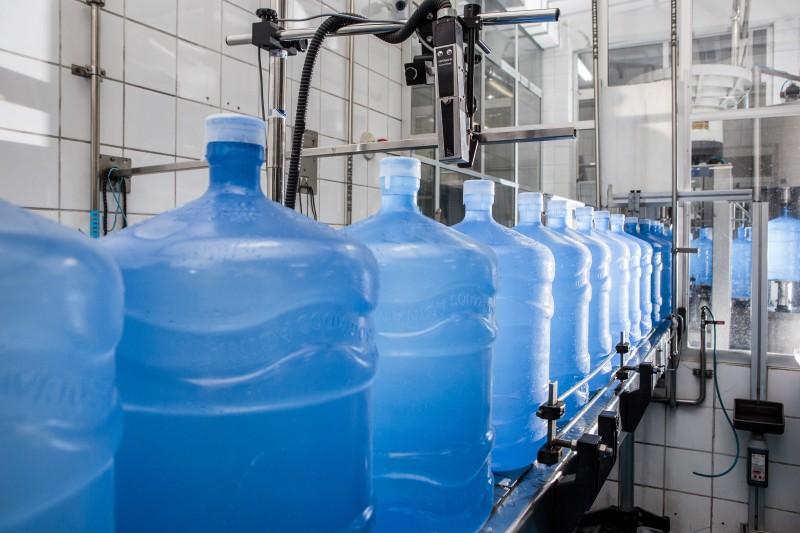Produção de água mineral gera mais de 10 mil empregos indiretos em Santa Catarina