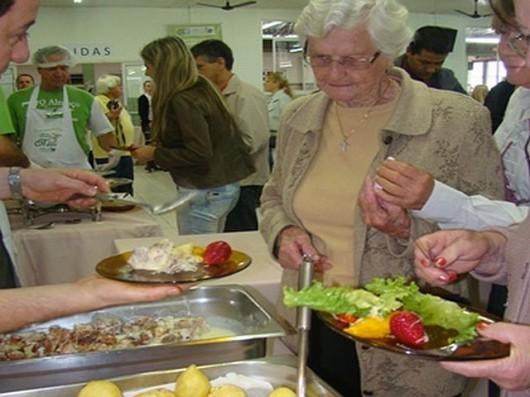 Solidariedade reúne 500 em almoço no Bairro da Juventude