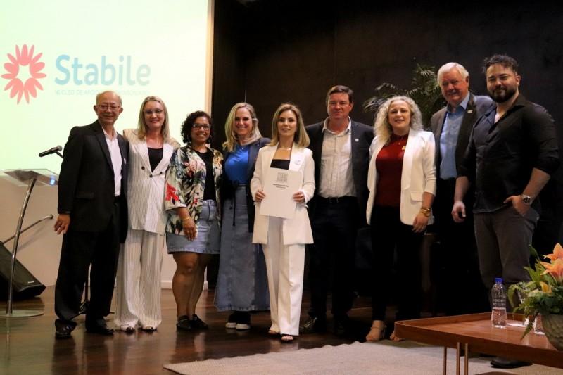 Portadores de Parkinson oficializam Núcleo de Apoio ao Parkinsoniano em evento na Unesc