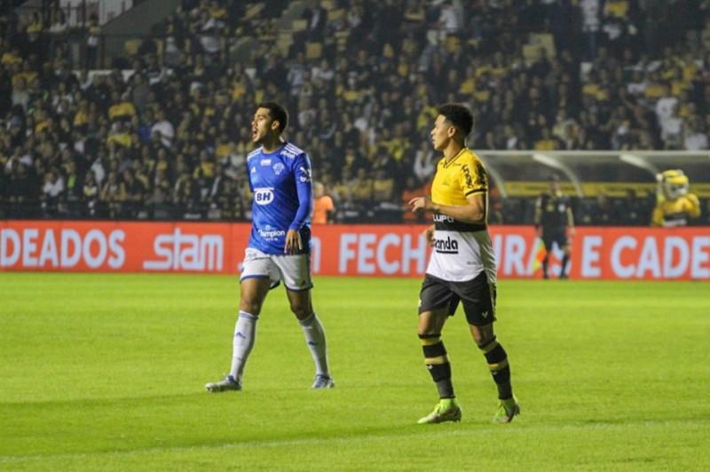 Após tropeços na rodada passada, Criciúma e Cruzeiro se enfrentam no Heriberto Hülse