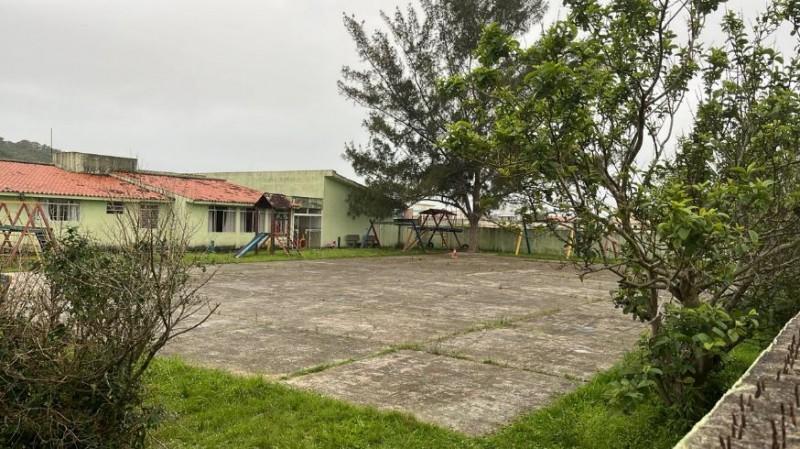 Aluno encontra feto em pátio de creche em Laguna