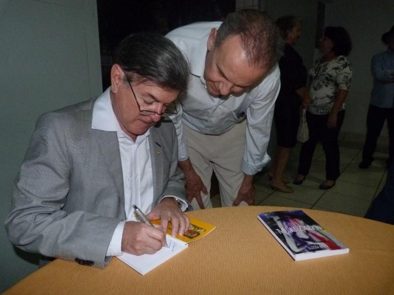 Plácido Pizzetti lança livros no Bairro da Juventude