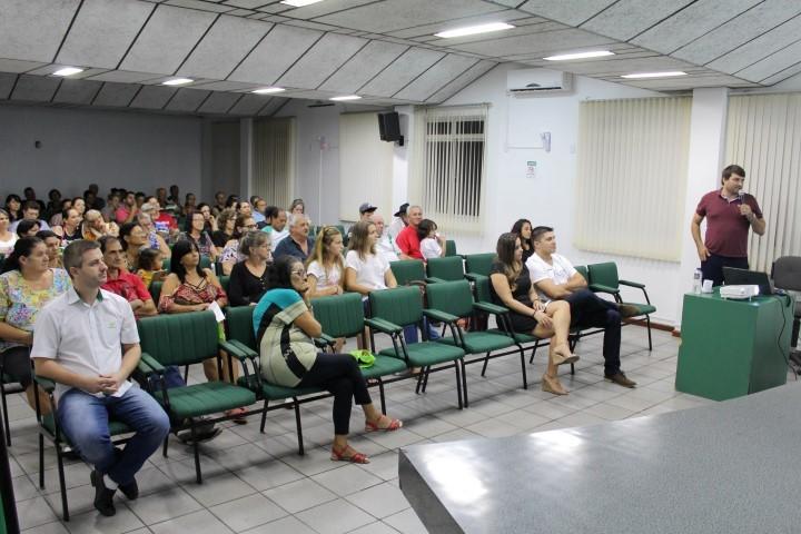 Contemplados com refrigeradores do PEE passam por capacitação