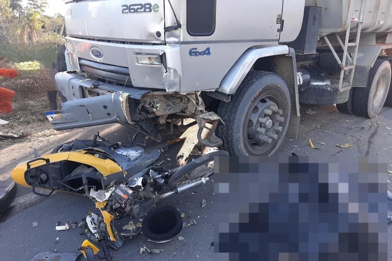 Mãe e filho morrem após acidente envolvendo caminhão e moto