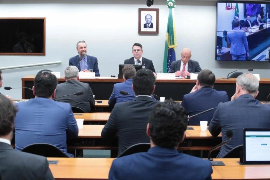Audiência em Brasília cobra agilidade do Ministério dos Transportes sobre solução para o Morro dos Cavalos