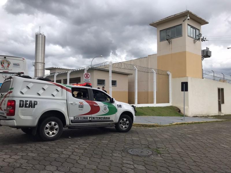Mais de 200 policiais penais realizam pente-fino no Presídio Regional de Criciúma 