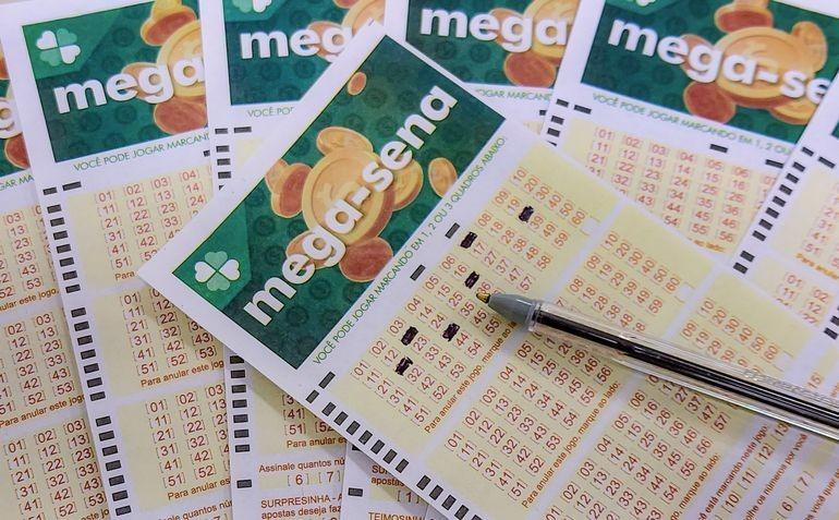 Mega-sena: cinco apostas de SC acertam cinco números e faturam R$ 45 mil; veja dezenas sorteadas
