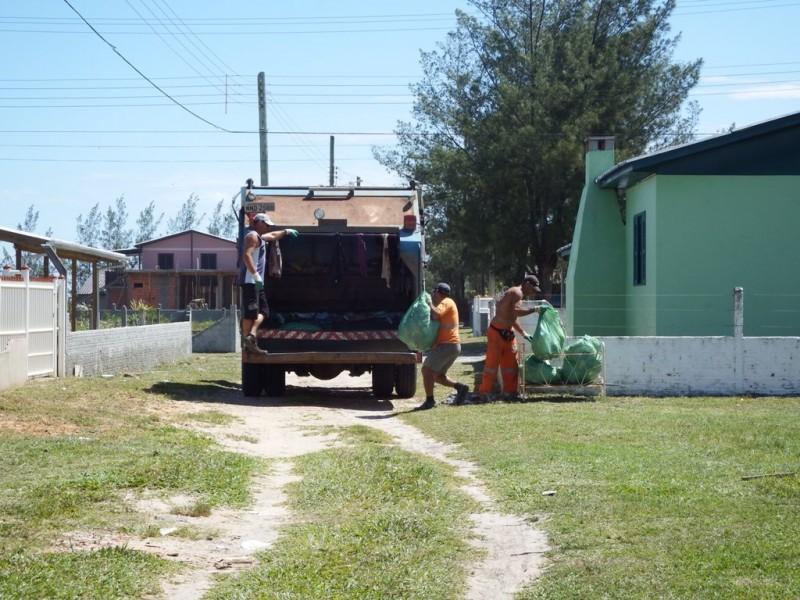 Diariamente, 40 toneladas de lixo são recolhidas no Arroio