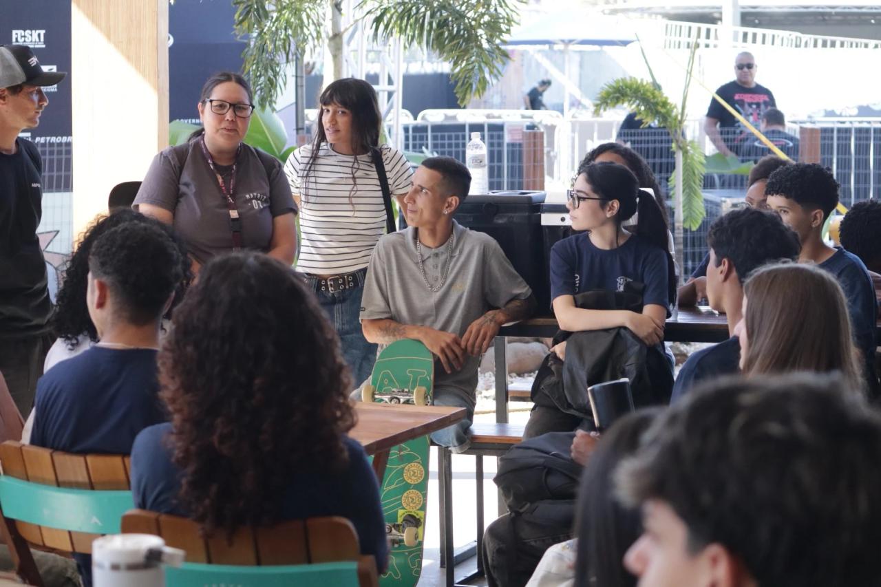 Fotos: alunos de Criciúma conhecem estrutura e atletas do STU National