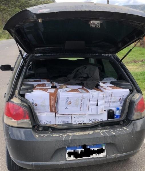 PMRv apreende 473 garrafas de vinhos argentinos em Fiat Pálio de Criciúma