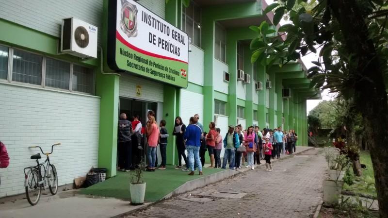 Por medo de perder vaga na escola, pais enfrentam dificuldade para fazer identidade