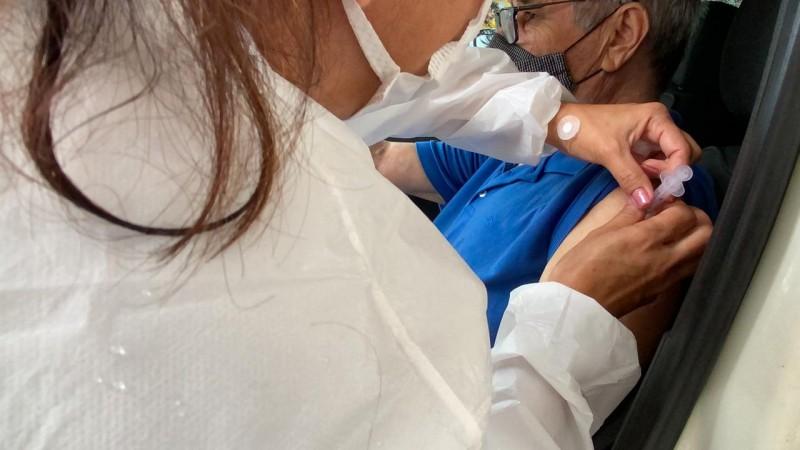Idosos acima de 69 anos começam a ser vacinados contra Covid-19 em Criciúma