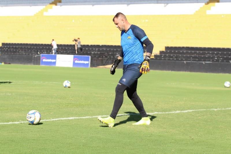 Governador Moisés autoriza volta dos treinos de futebol profissional e amador
