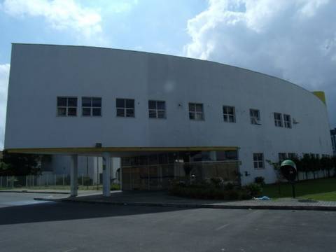 Ex-funcionários e alunos ainda aguardam ressarcimentos após a falência do Colégio Energia